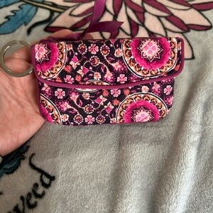 Vera Bradley Jen Zip ID- Raspberry Medallion